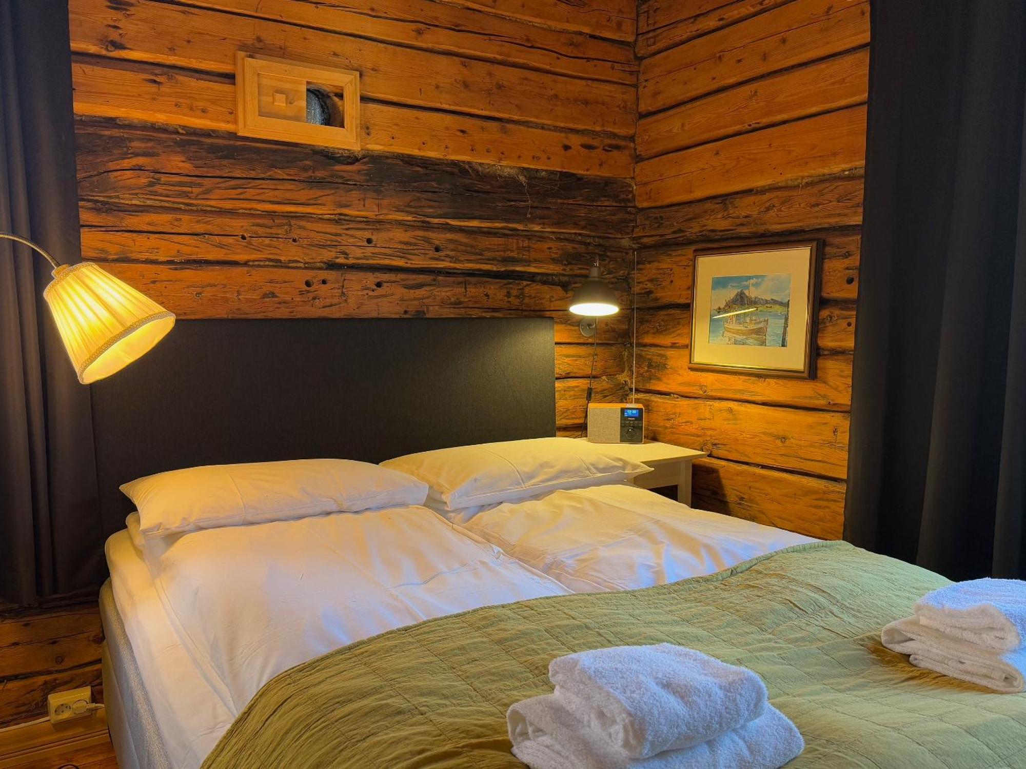Sakrisoy Rorbuer Hotel Reine Ngoại thất bức ảnh